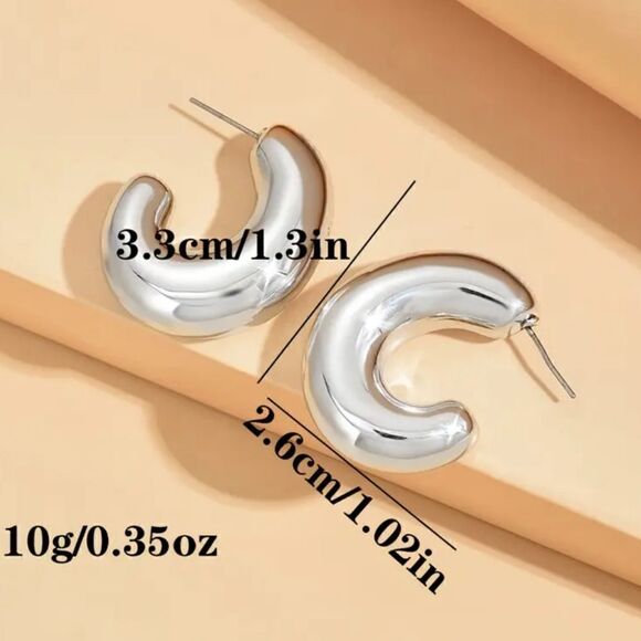 Unique and Lightweight C-Shaped Hoop Earrings - Picture 6 of 10